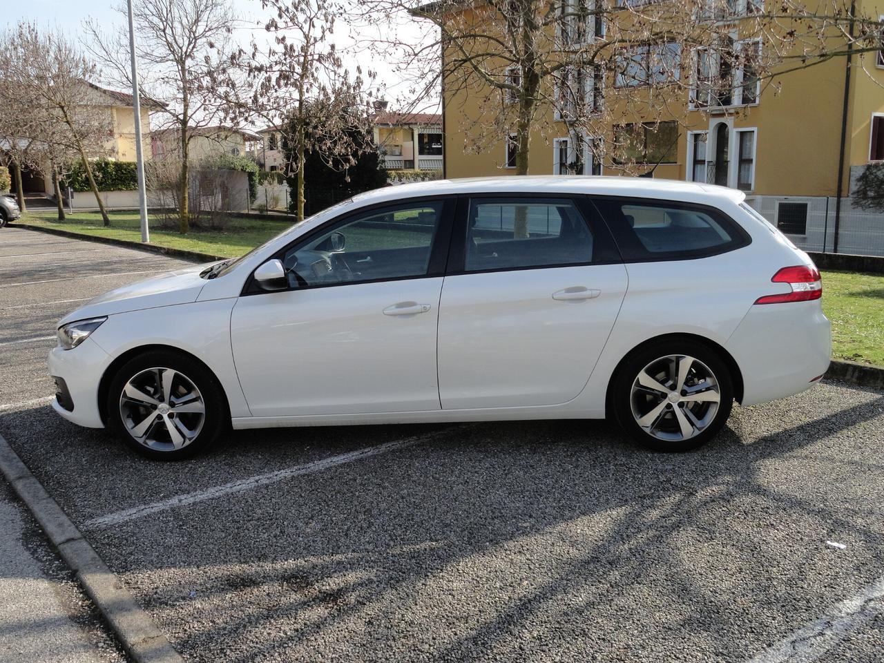 Peugeot 308 PureTech Turbo 130 S&S SW Allure