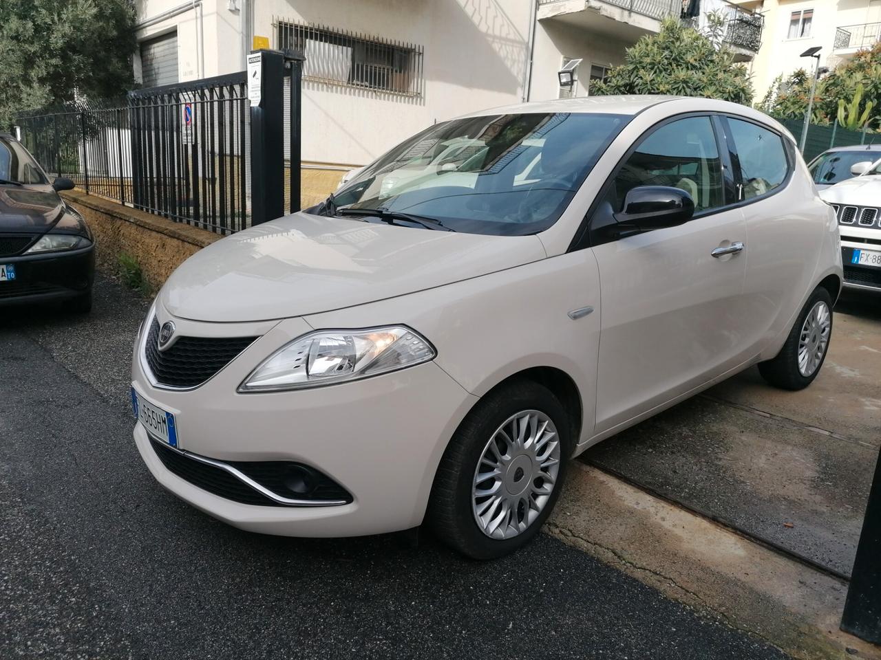 Lancia Ypsilon 1.2 69 CV 5 porte GPL Ecochic Gold