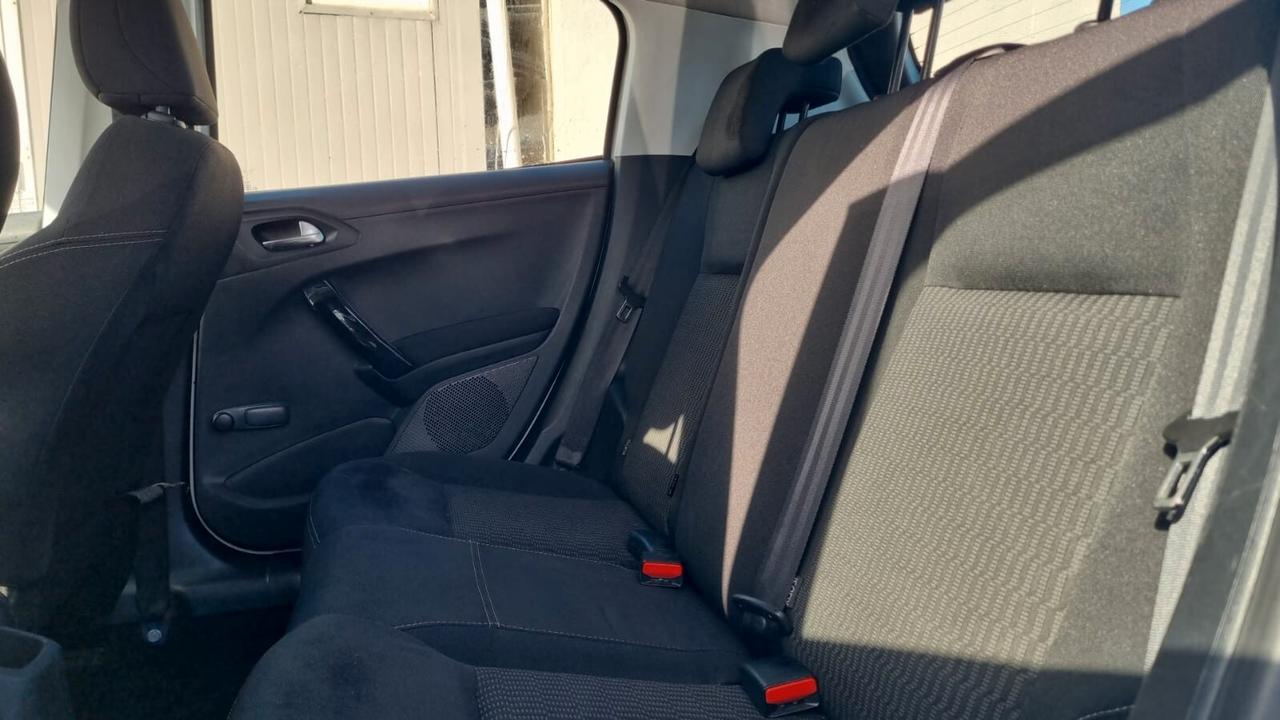 Peugeot 208 PureTech 82 5 porte Allure