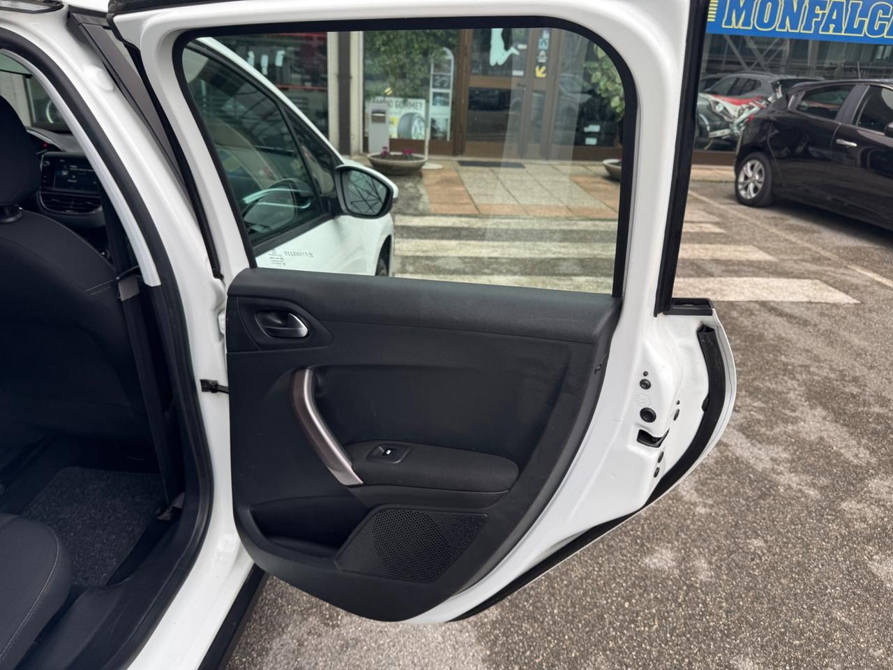 Peugeot 2008 1.6 e-HDi 92 CV 2015