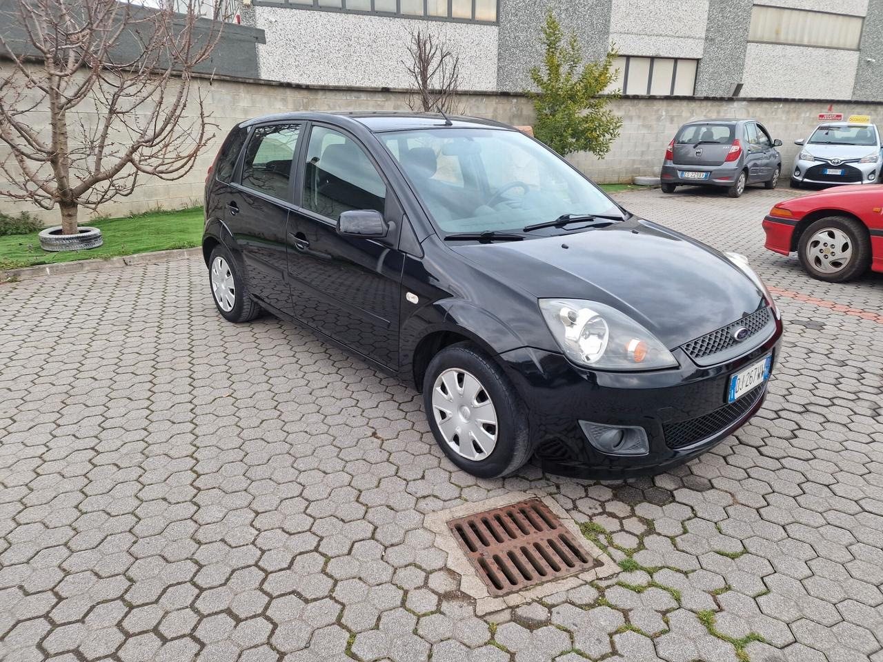 Ford Fiesta 1.2 benzina 135000 km neopatentati