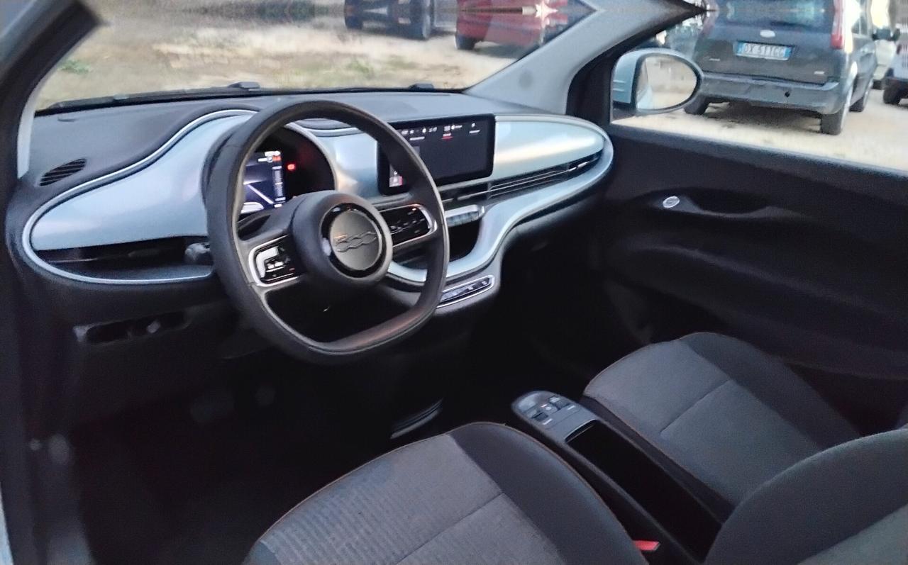 Fiat 500 500e Berlina 42 kWh La Prima