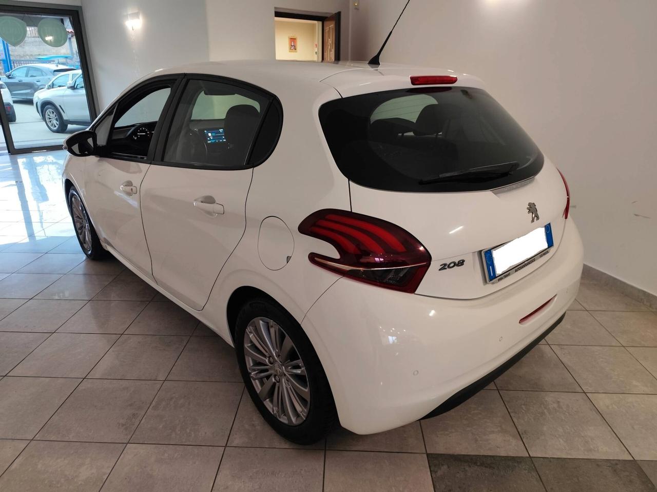 Peugeot 208 1.2 Business 82cv - 2018