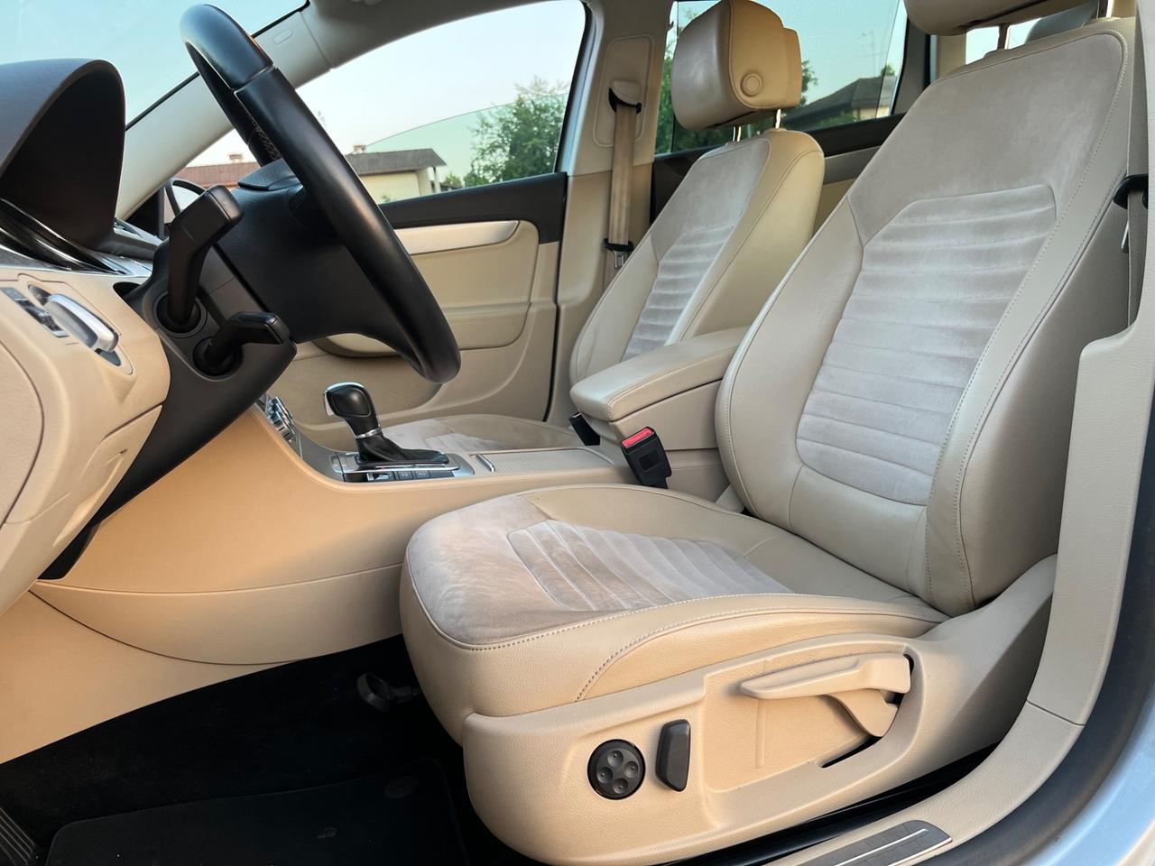 Volkswagen Passat 2.0 TDI DSG Highline - 140 CV