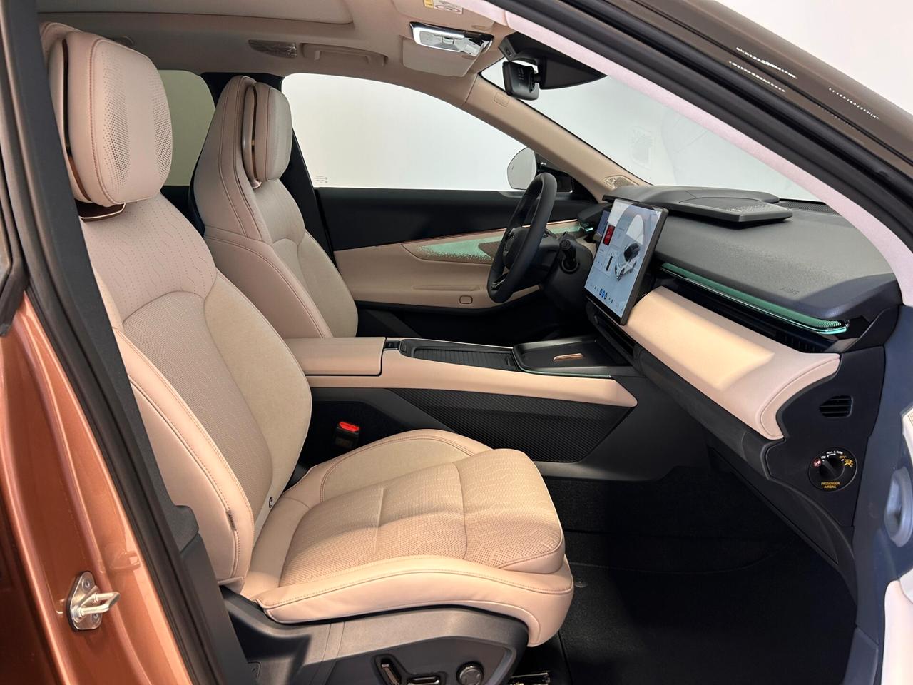 Lynk&co 08 PHEV More