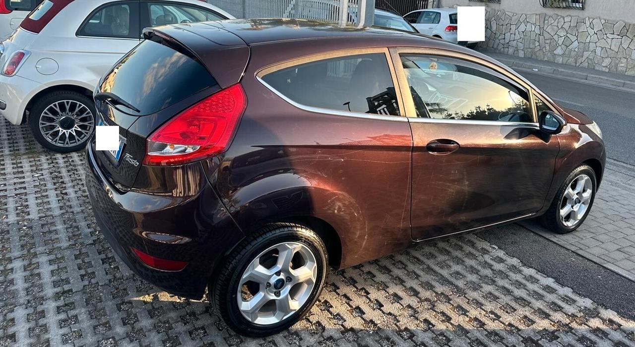 Ford Fiesta 1.4 3 porte Bz.- GPL Titanium-2010