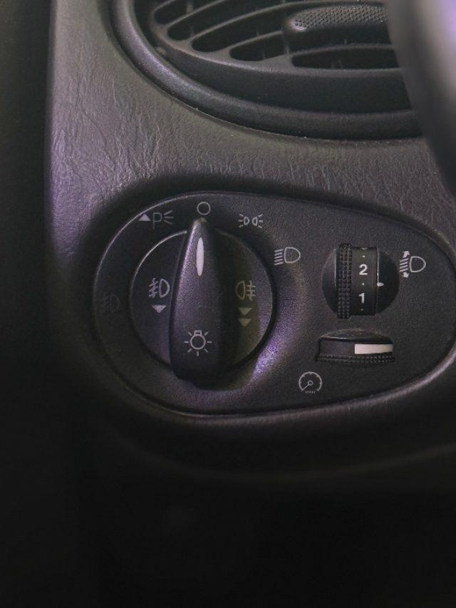 FORD Focus 1.6i 16V cat SW Ghia