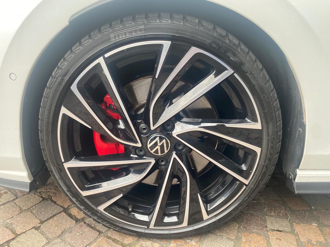 Volkswagen Golf 2.0 TSI DSG GTI TETTO/19”/DCC/IQ-LIGHT