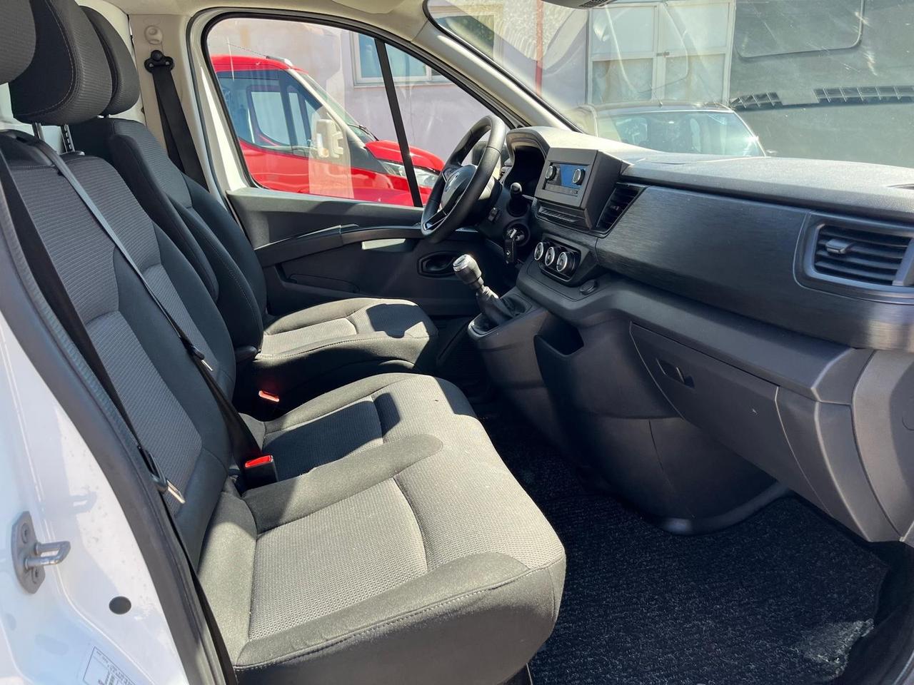 Renault trafic cargo-2.0 dci-2022