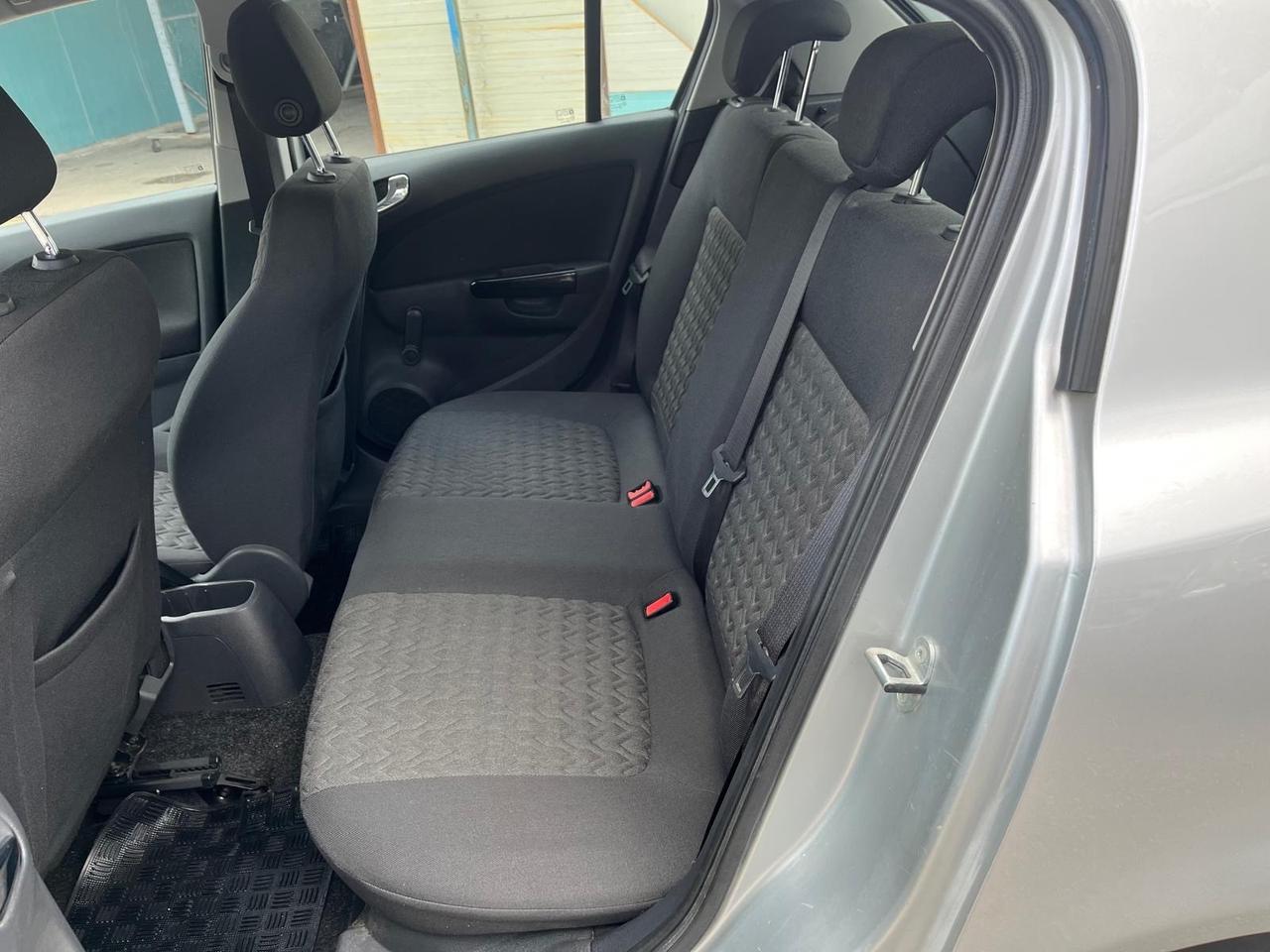 Opel corsa 5 P-1.2 benz. Km 100000-2013