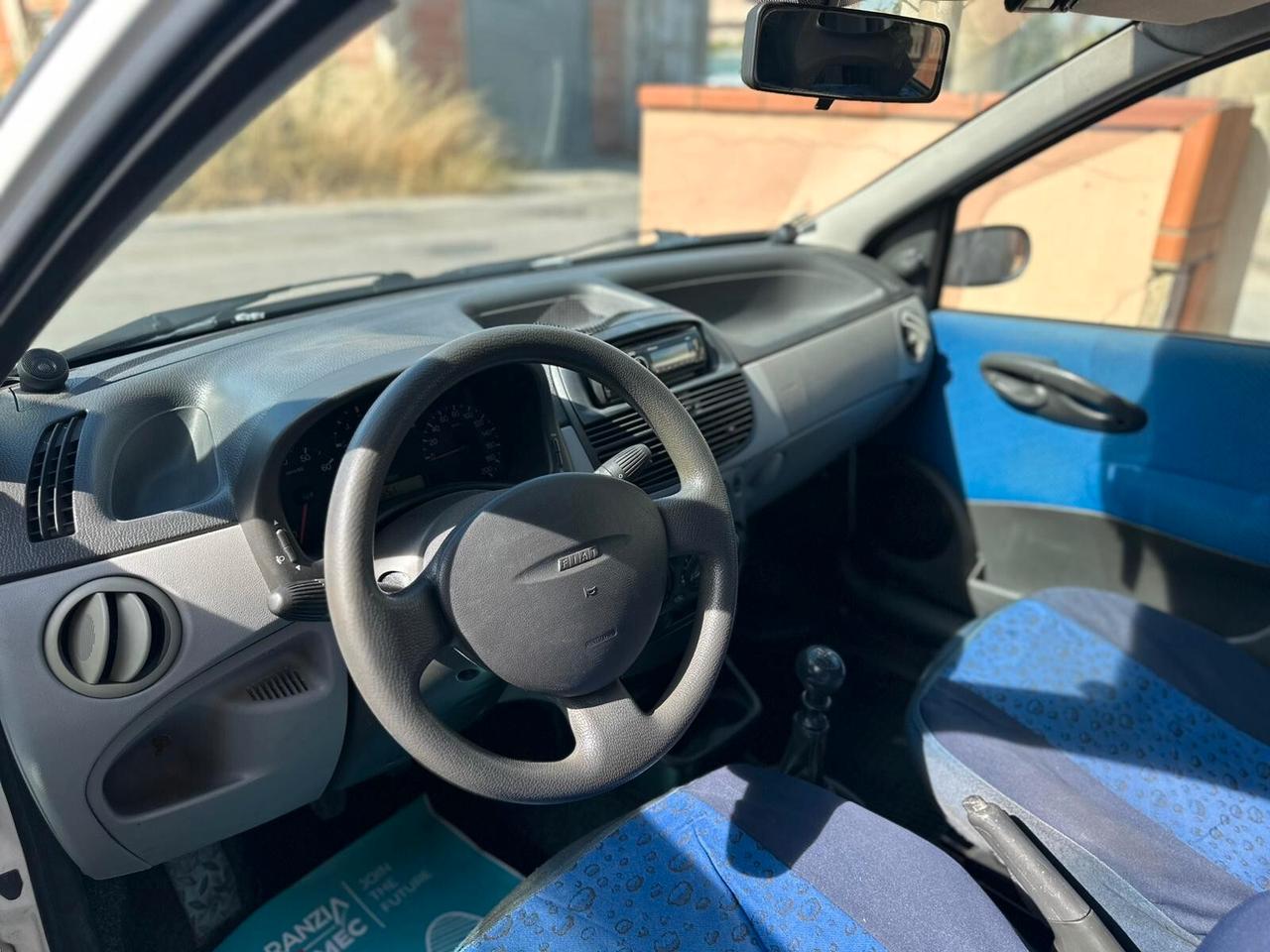 Fiat Punto 1.2i 5 porte Clima