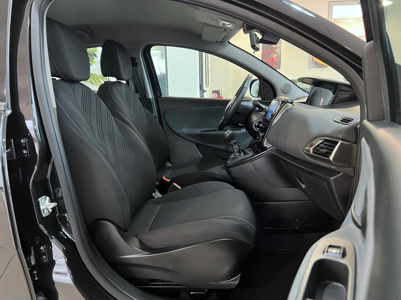 Lancia Ypsilon 1.0 FireFly 5 porte S&S Hybrid Gold