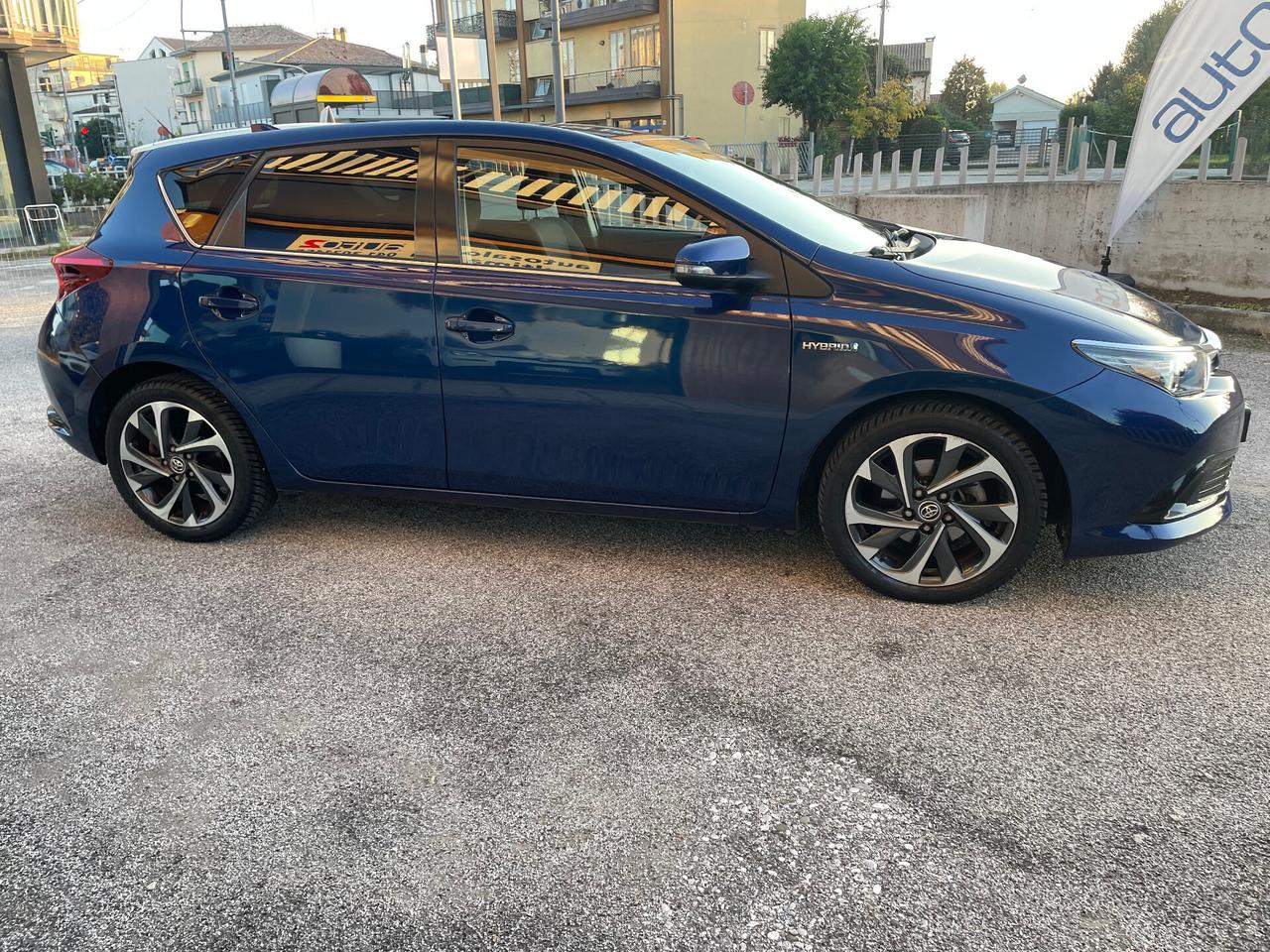 Toyota Auris 1.8 Hybrid Lounge