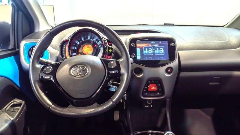 Toyota Aygo II 2018 5p 5p 1.0 x-play 72cv