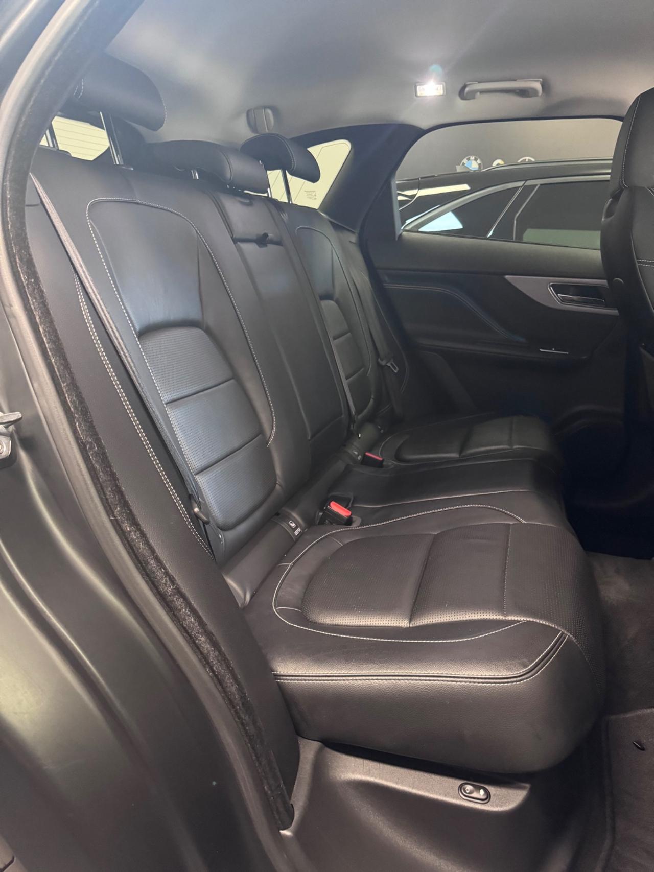 Jaguar F-Pace 2.0 D 180 CV R-Sport Finanziabile