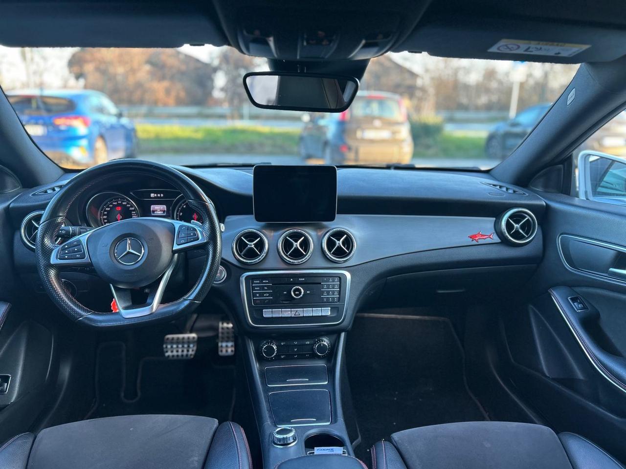 Mercedes-Benz CLA 180 Premium CLA 180 #8250