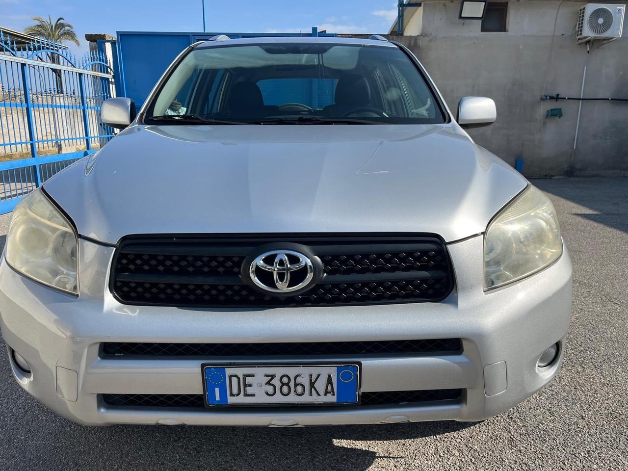 Toyota RAV 4 -2.2 D-4D-4x4- full-2006