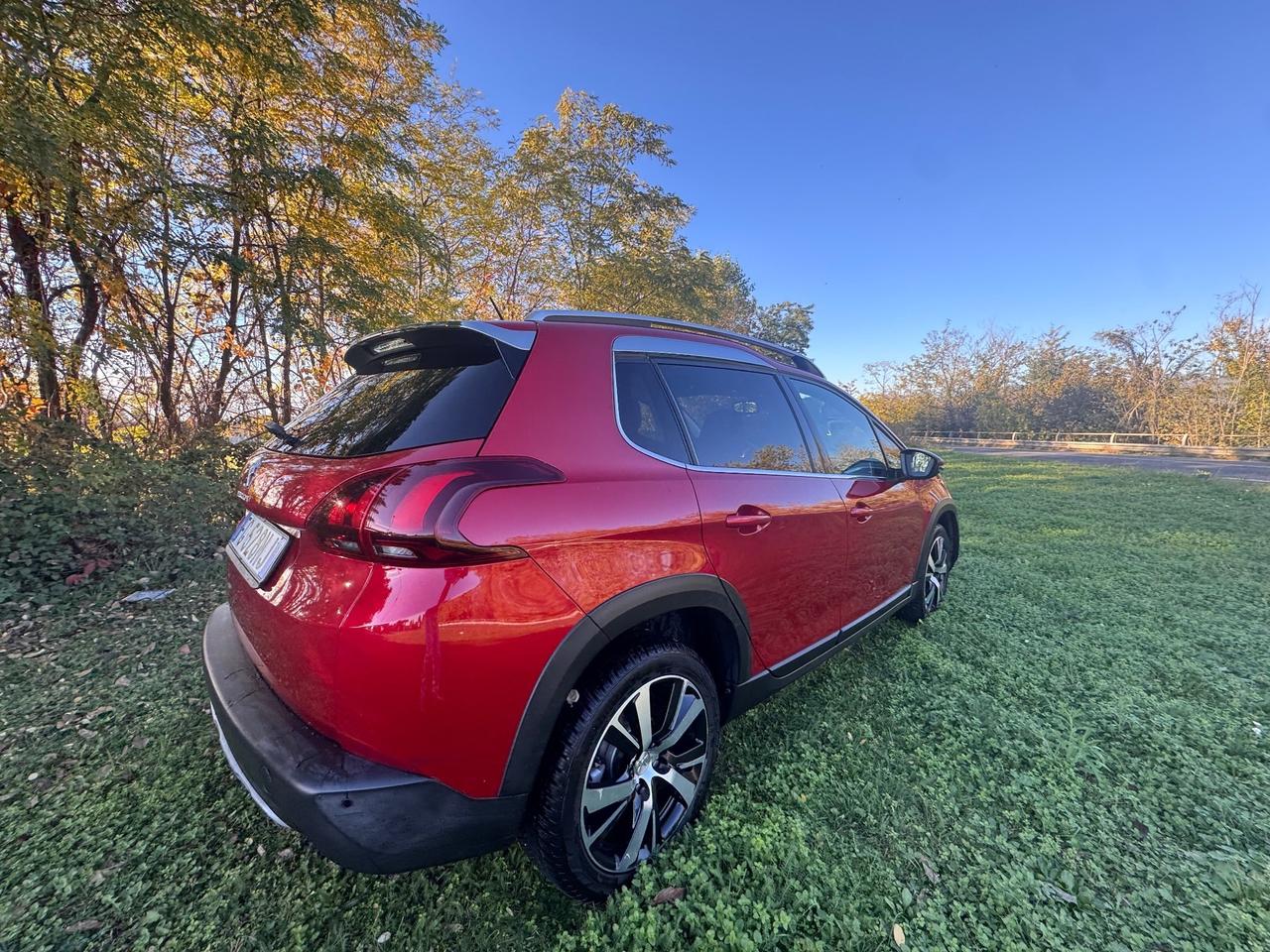 Peugeot 2008 1.6 d, cambio manuale, 140.000 km