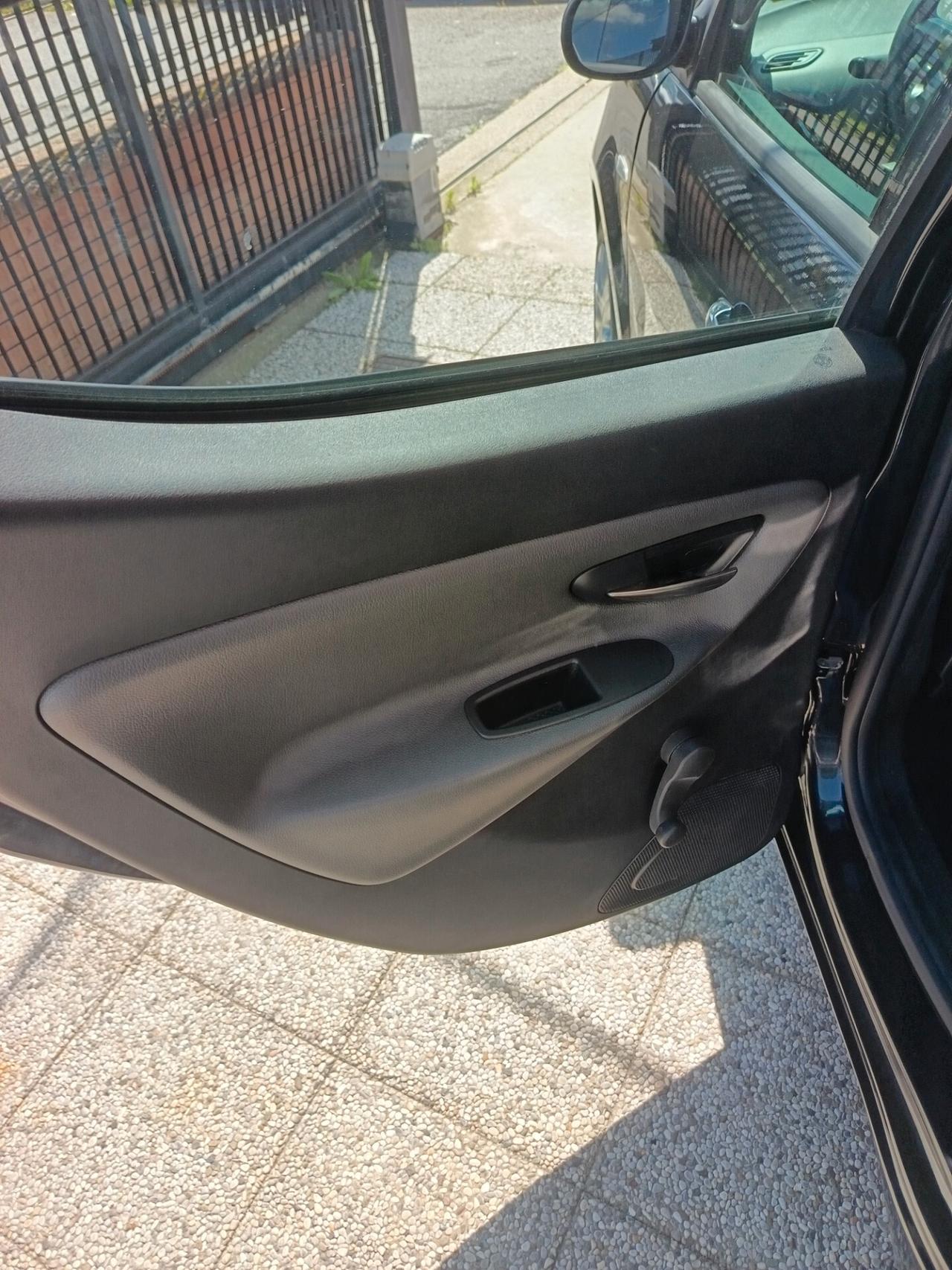 Lancia Ypsilon 1.2 69 CV 5 porte Gold