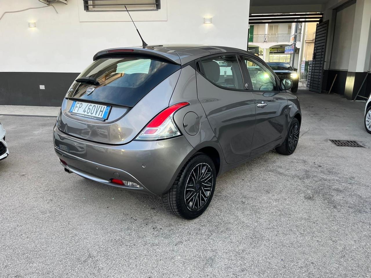 Lancia Ypsilon 1.2 69 CV 5 porte GPL Ecochic Silver