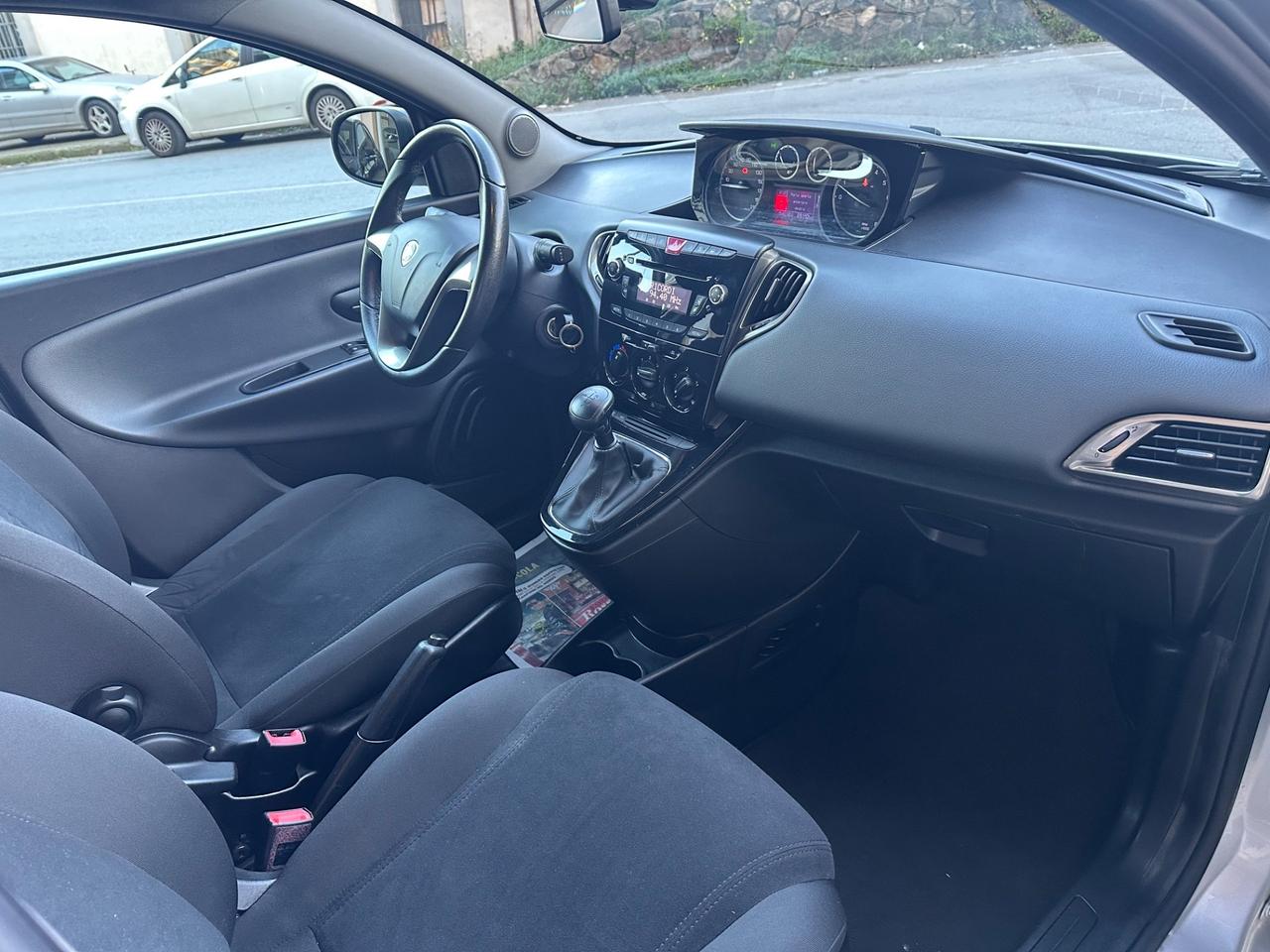 Lancia Ypsilon 0.9 TwinAir 85 CV 5 porte S&S Platinum GPL