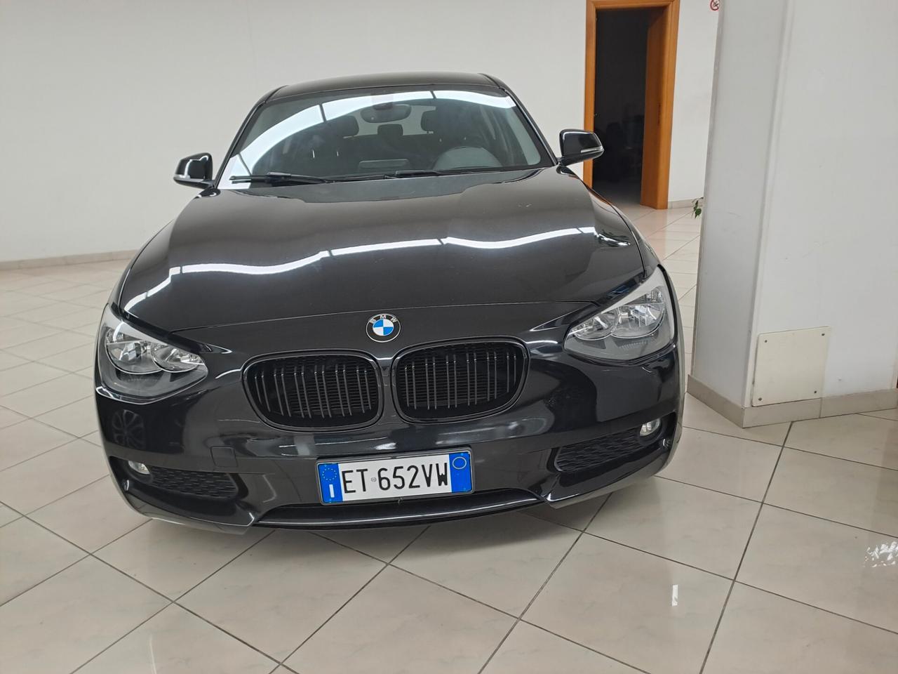 Bmw 116 116d 5p. Unique