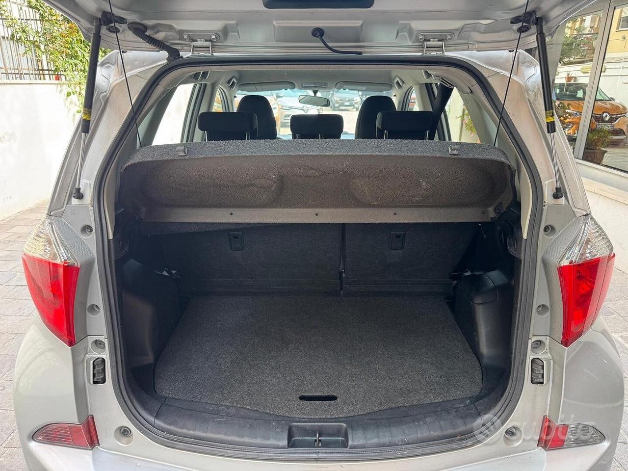 Toyota Verso- S 1.3 lounge Ok Neop