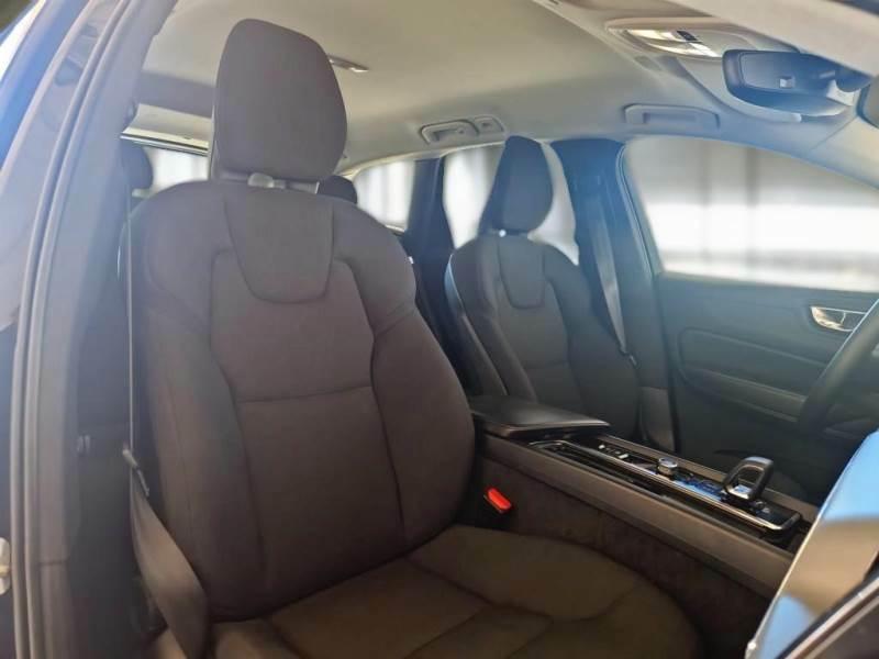 VOLVO XC60 B4 D automatico Momentum Pro