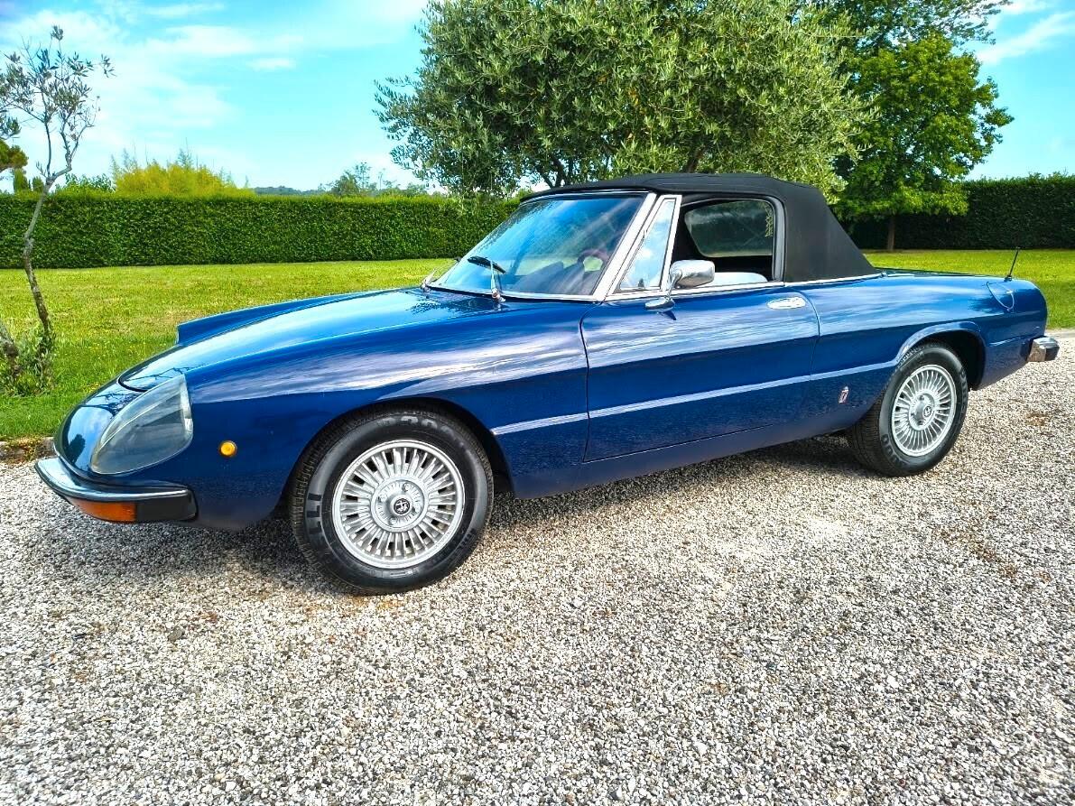 Alfa Romeo Duetto Spider 2000 Blu Interni Beige 1974