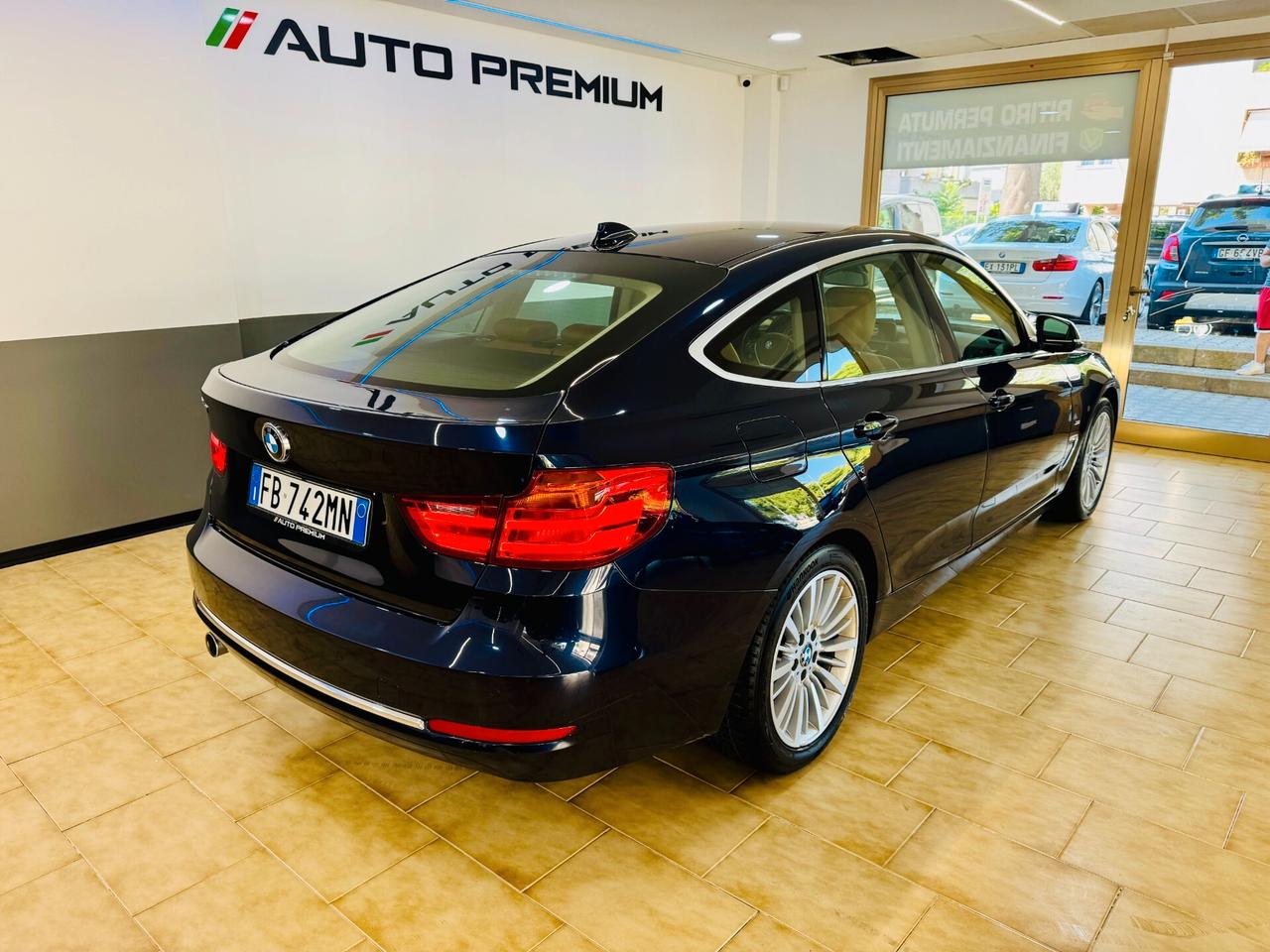 BMW 318d GT Luxury - LED / Navi