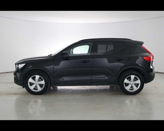 VOLVO XC40 T2 Momentum Core