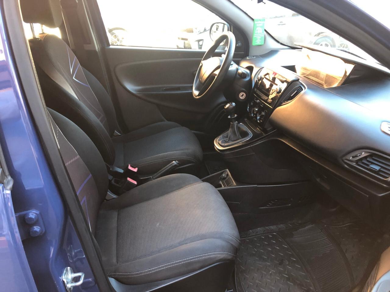 Lancia Ypsilon 1.2 69 CV 5 porte Unyca