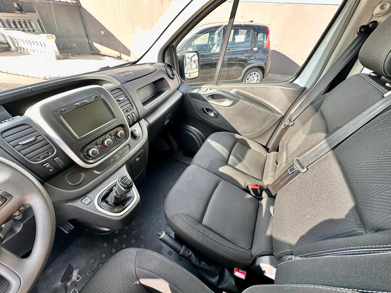 Renault Trafic T27 2.0 dCi 120CV