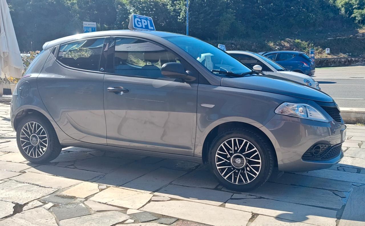 LANCIA YPSILON 1.2 69 CV 5P. GPL ECOCHIC ELEFANTINO BLU