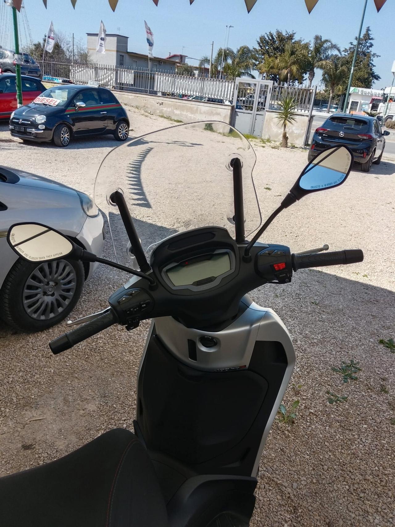 Piaggio Beverly 400 GRIGIO E NERO