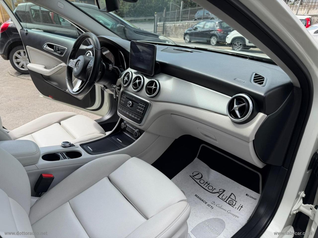 MERCEDES-BENZ GLA 200 d Automatic 4Matic Premium