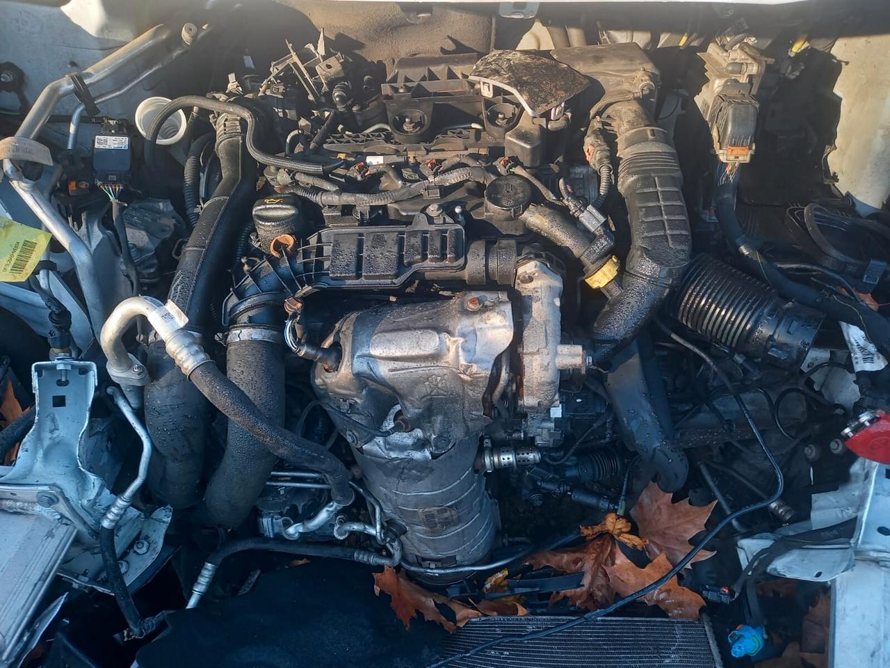 Peugeot Expert anno 2020 incidentato