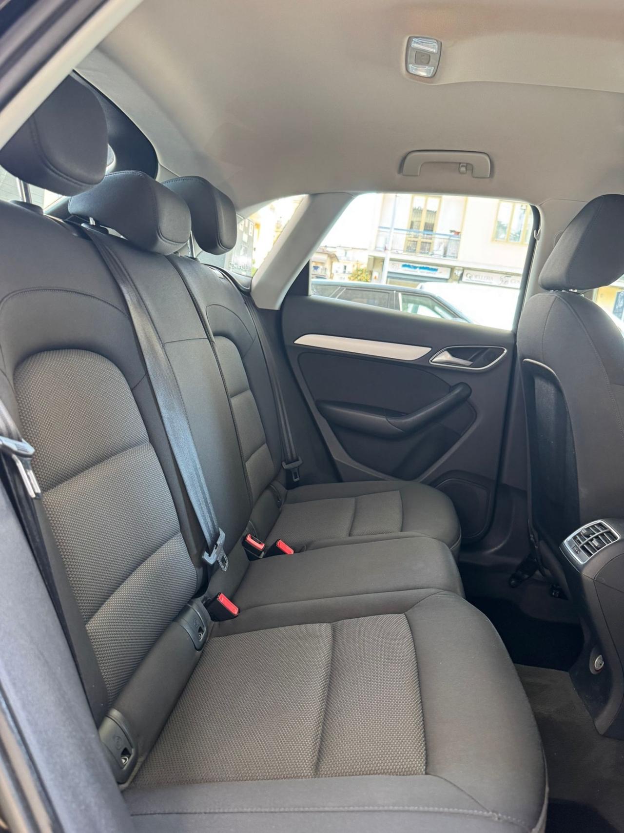 Audi Q3 2.0 TDI 120 CV S tronic line Edition