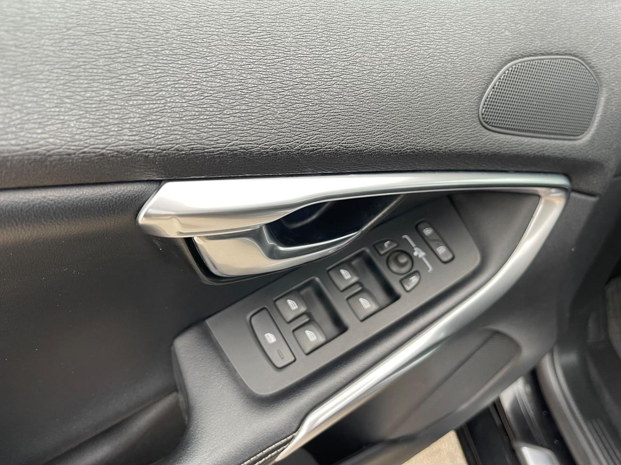 VOLVO V40 2.0 D2 120CV R-DESIGN FULL LED MY17