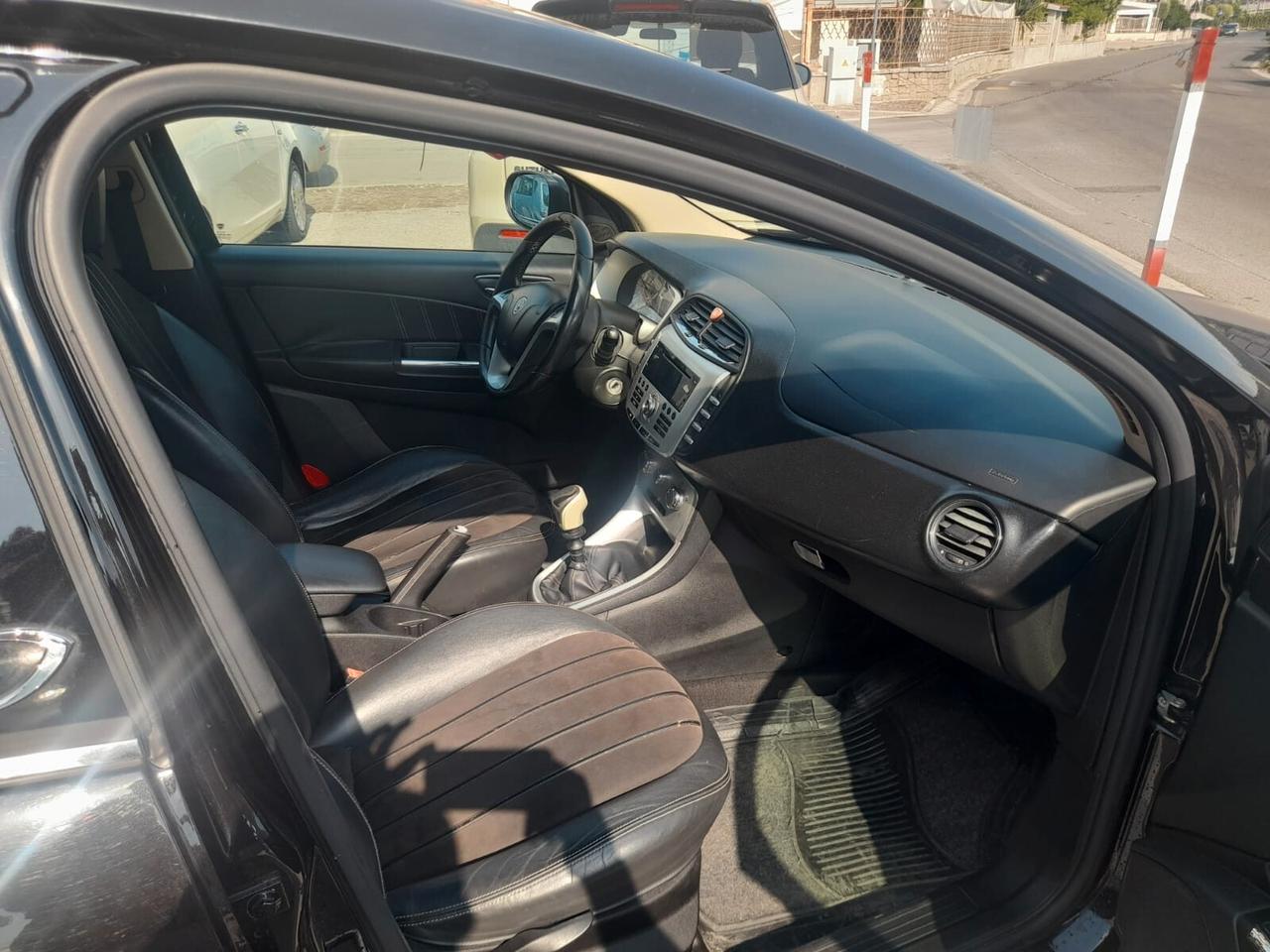 Lancia Delta 1.6cc diesel(PRIVATO)-2010