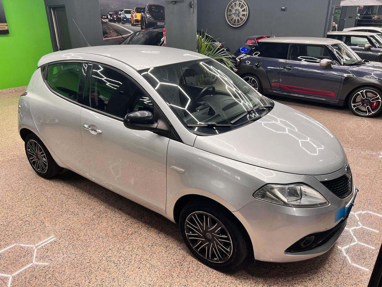 Lancia Ypsilon 1.2 69 CV 5 porte S&S Gold