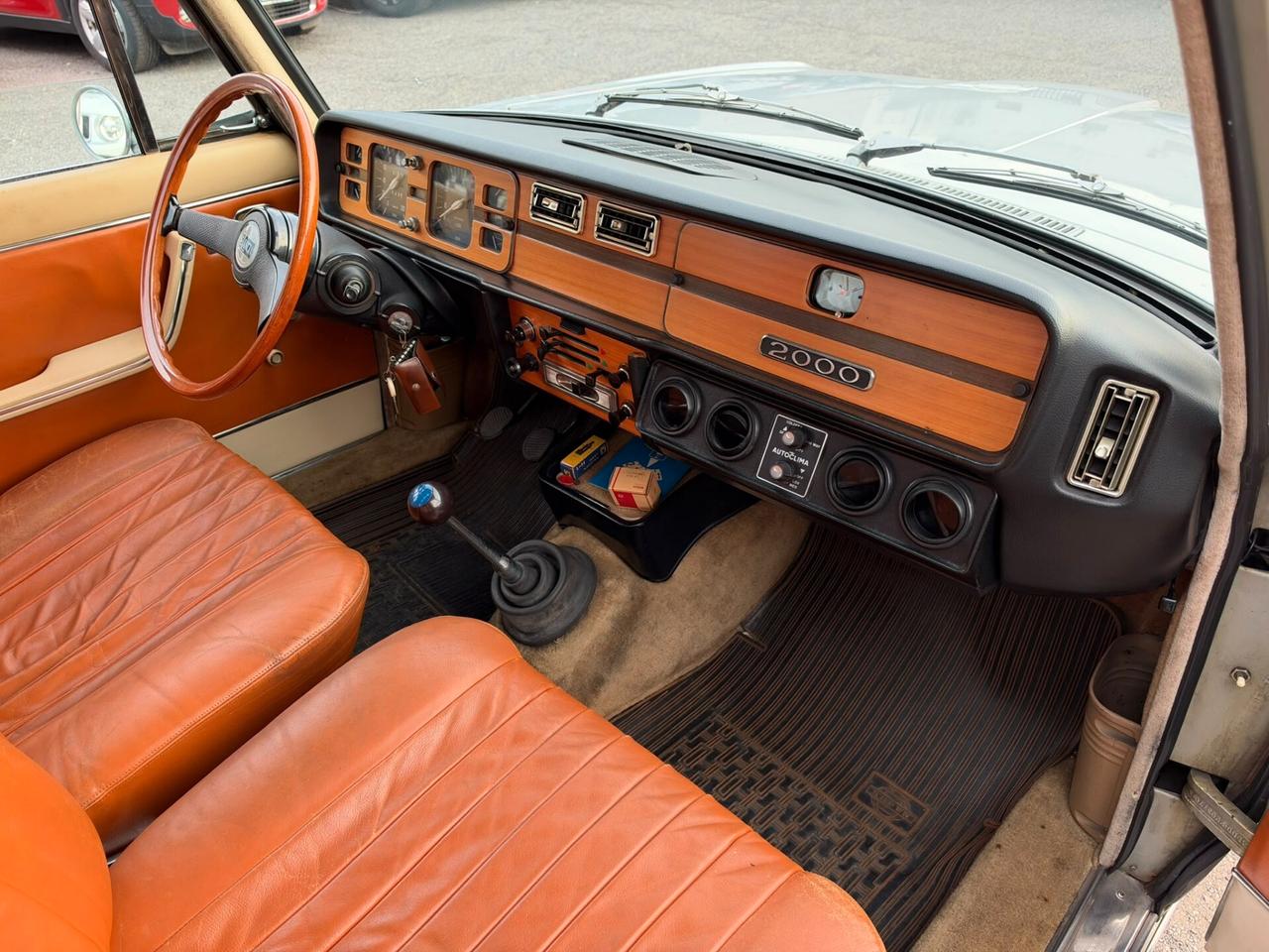Lancia 820 2000