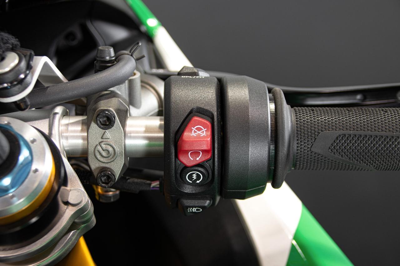 2025 DUCATI PANIGALE V4 TRICOLORE RDS02007