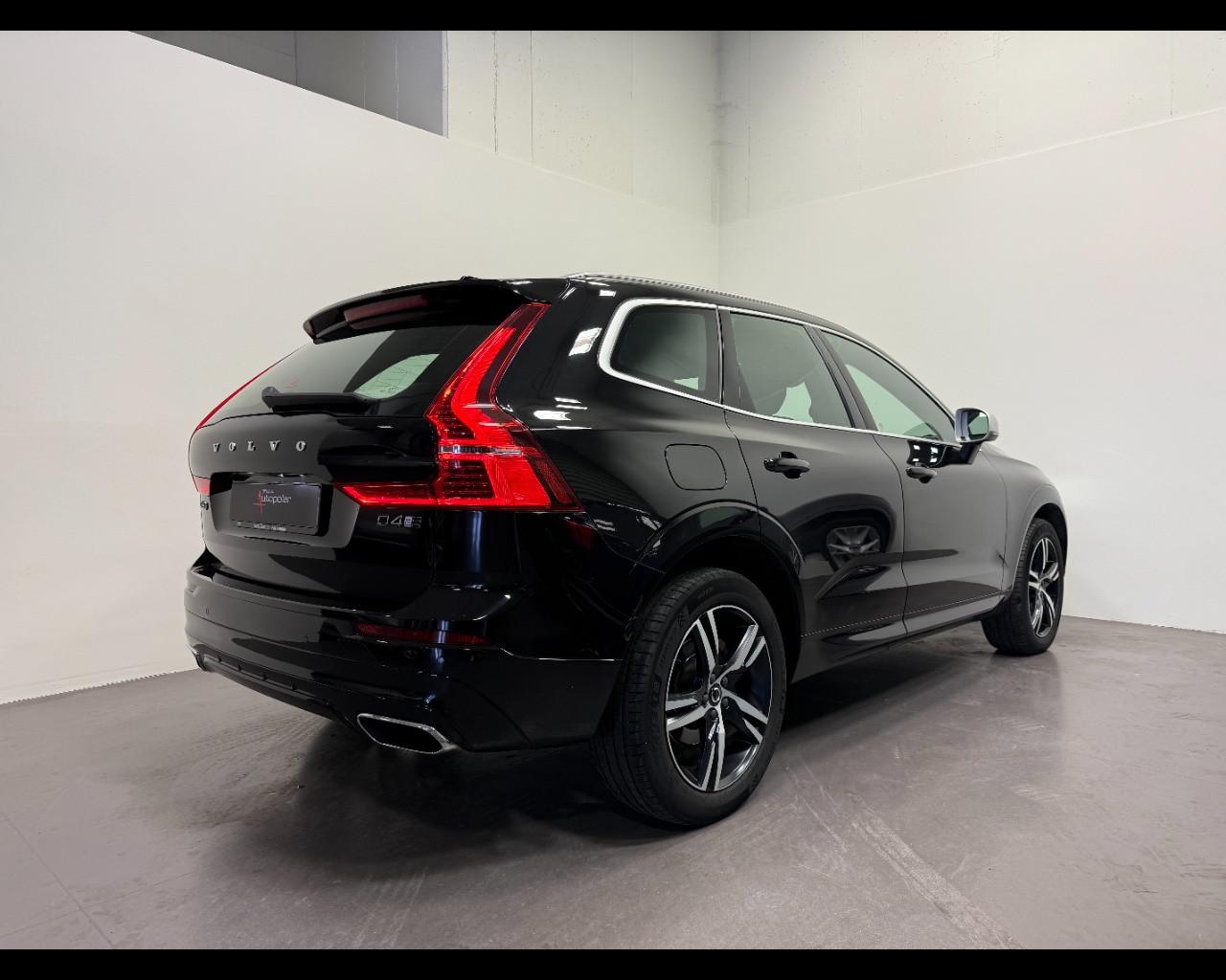 VOLVO XC60 D4 R DESIGN