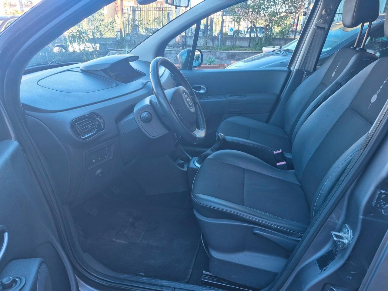 Renault Modus Grand 1.2 16V P-E-R-F-E-T-T-A---