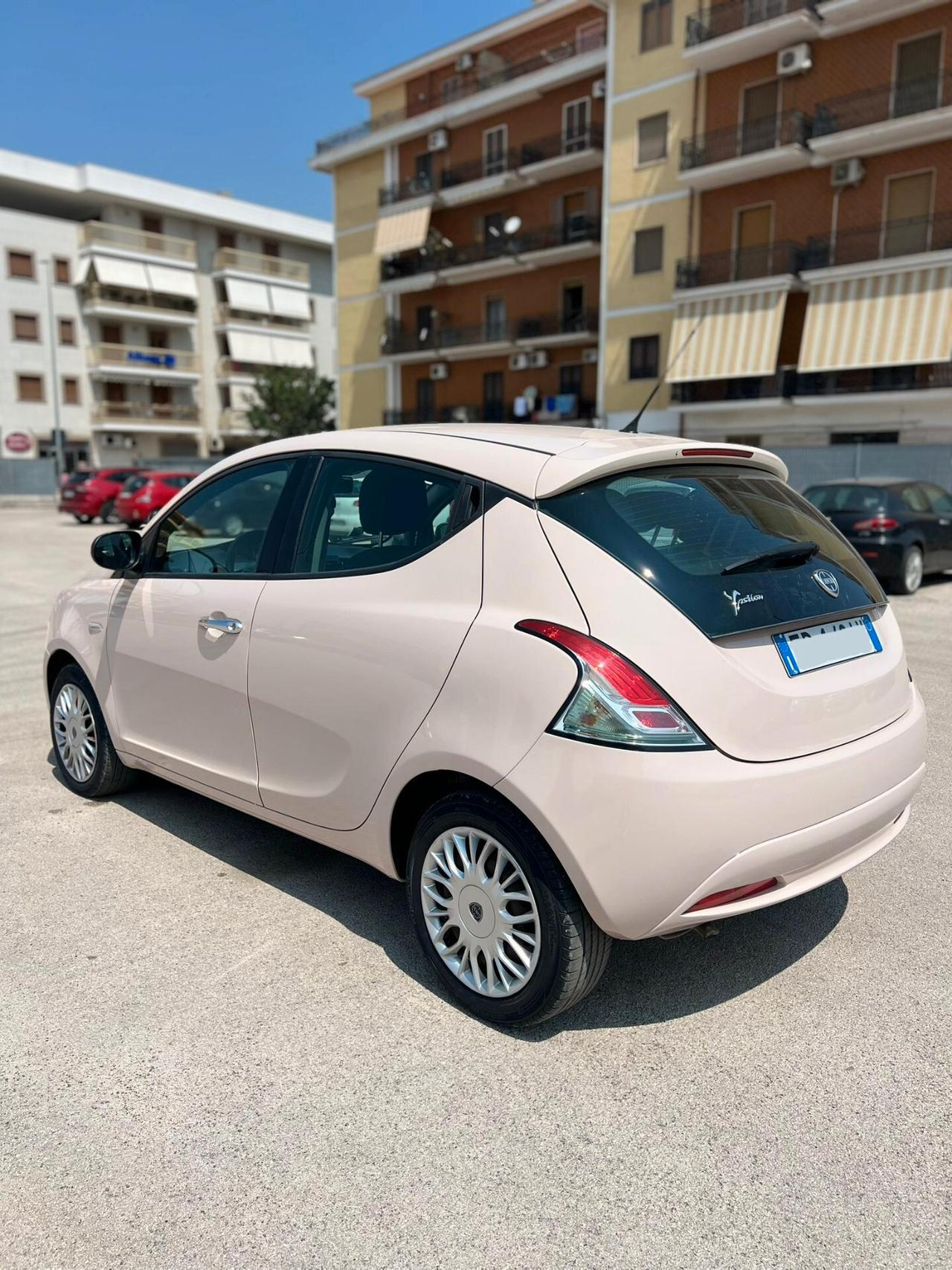 Lancia Ypsilon 1.2 69 CV 5 porte Gold