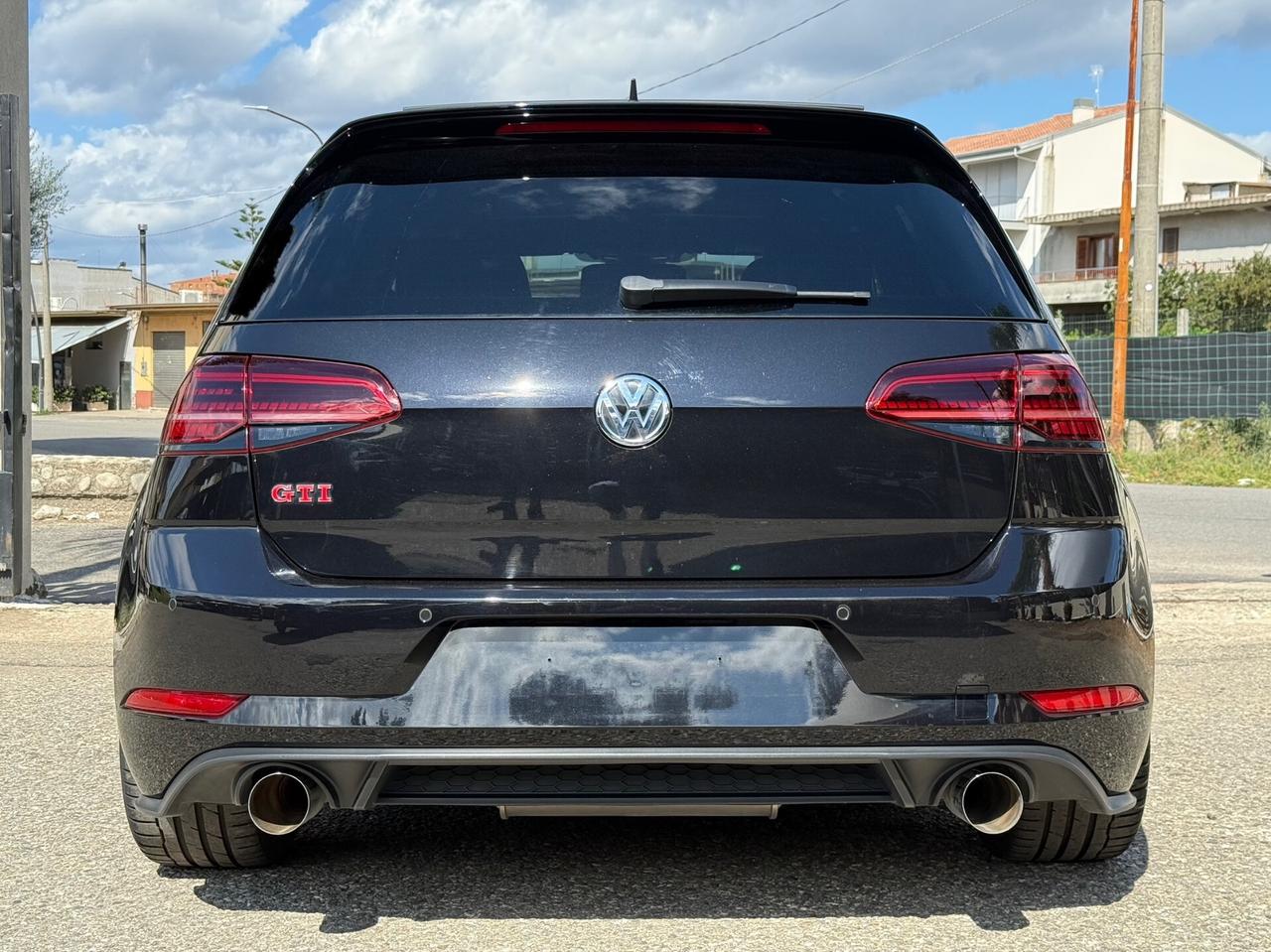 Volkswagen Golf GTI 2.0 TSI BlackStyle