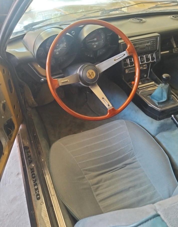 Alfa Romeo Montreal Oro metallizzato