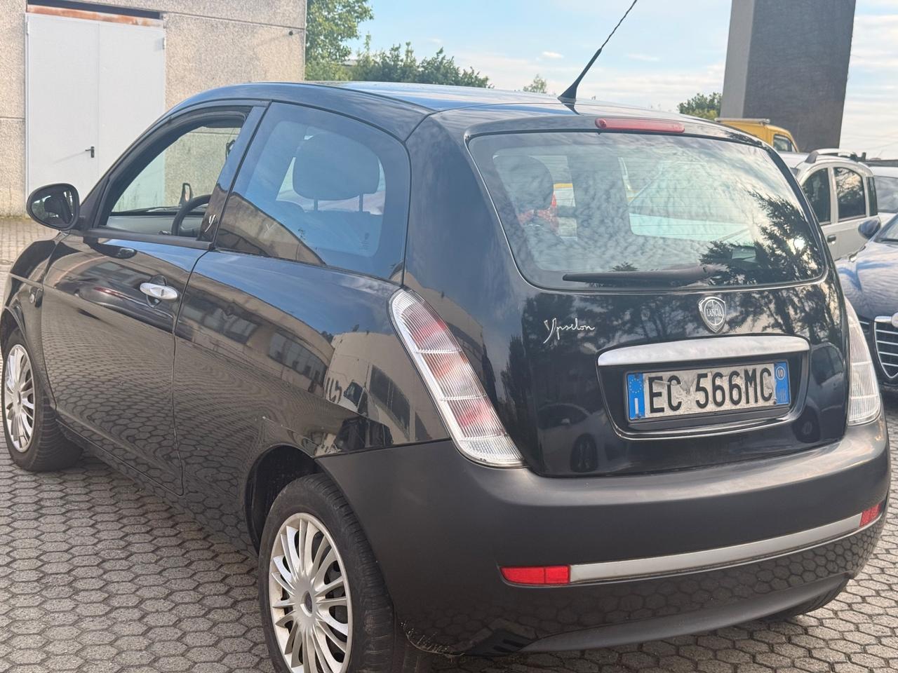 Lancia Ypsilon 1.3 MJT 75 CV Platino