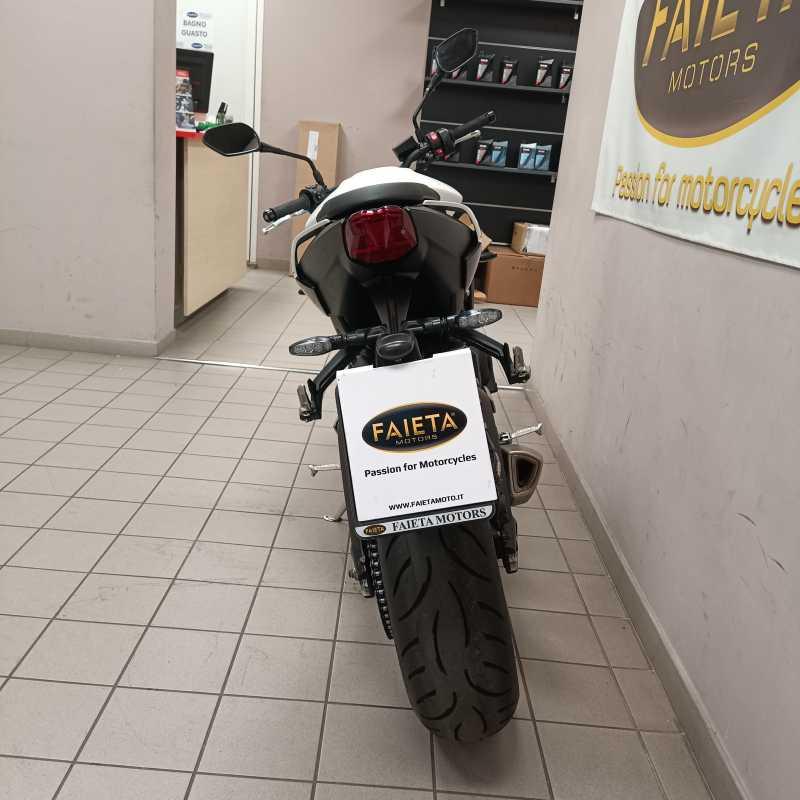 Triumph Street Triple 765 R - 2024